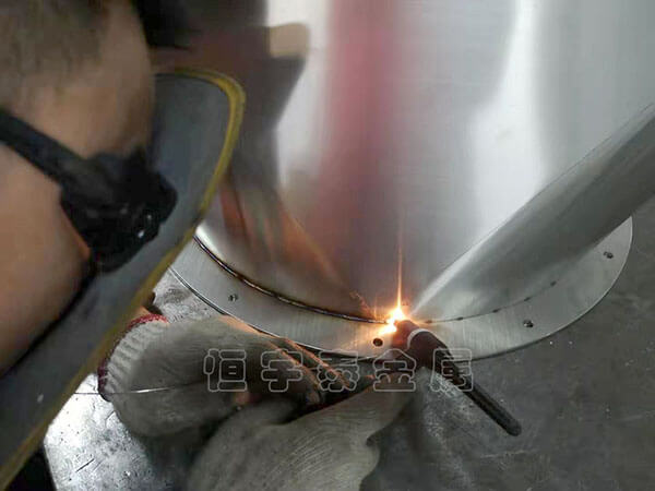 焊接加工 介绍钣金机柜生产的焊接工艺的5个注意点