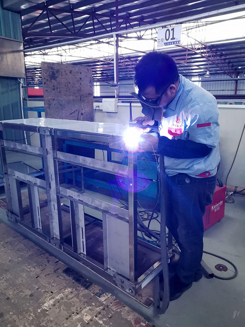 在焊接加工过程中 需要采取哪些危险的预防措施